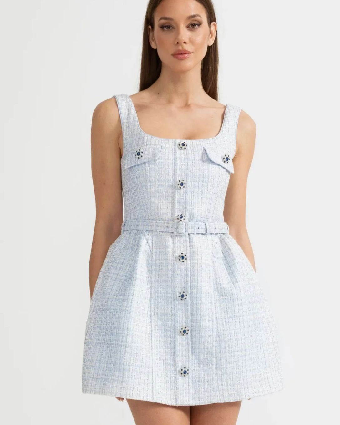 Vestido de Alça em Tweed com Cinto – Elegância e Toque Romântico