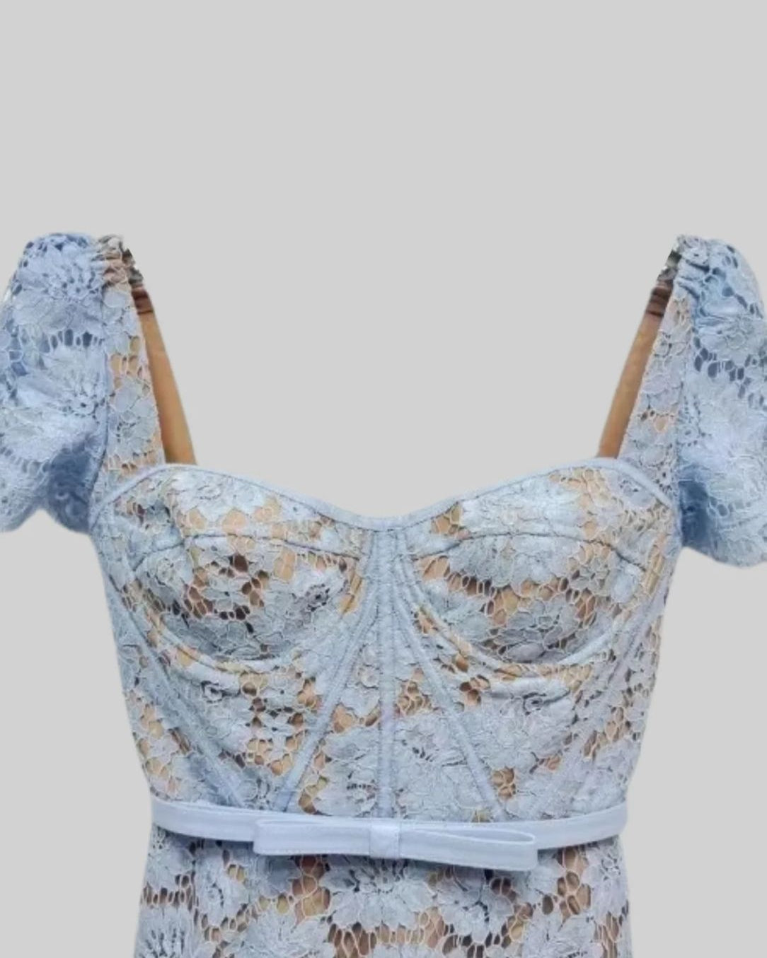 Vestido Longo de Renda Bordada - Silhueta Sereia com Estrutura Interna e Elegância Atemporal