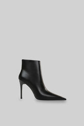 Bota de Cano Curto com Bico Fino – Preta