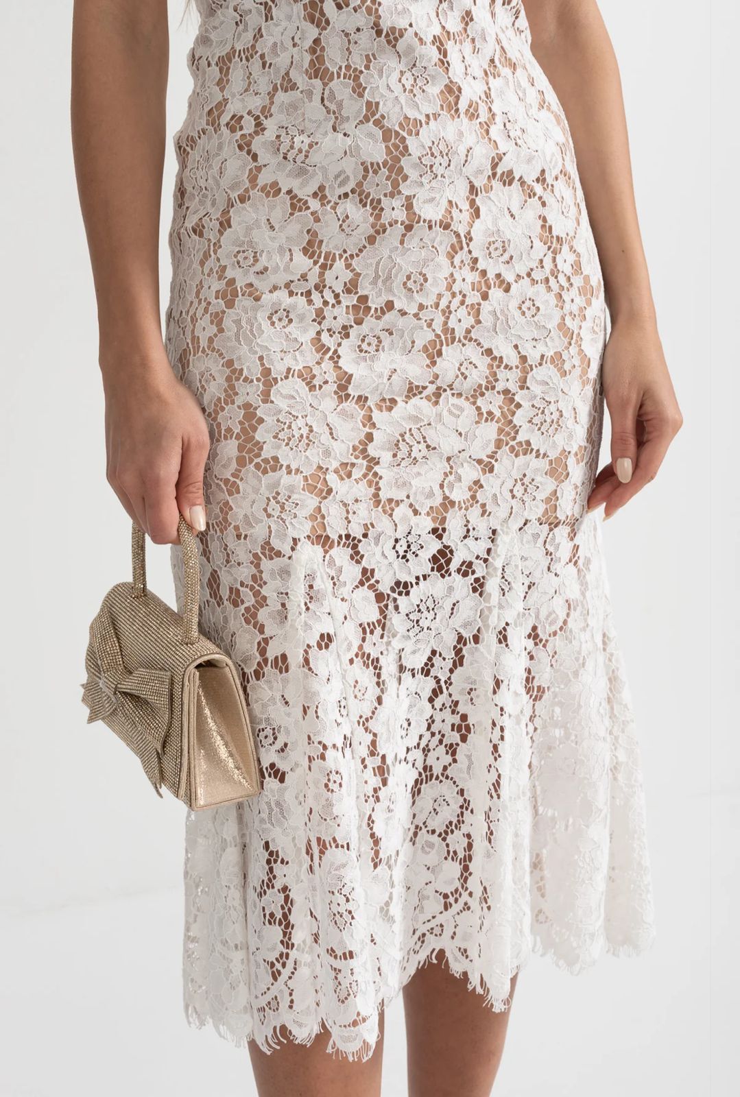 Vestido Longo de Renda Bordada - Silhueta Sereia com Estrutura Interna e Elegância Atemporal
