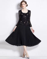 Vestido Renda Elegante – Gola Quadrada, Botões Decorativos e Cintura Franzida