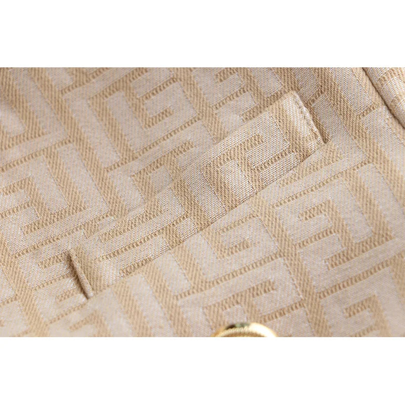 Blazer com detalhe em alfaiataria jacquard - botões timbrados