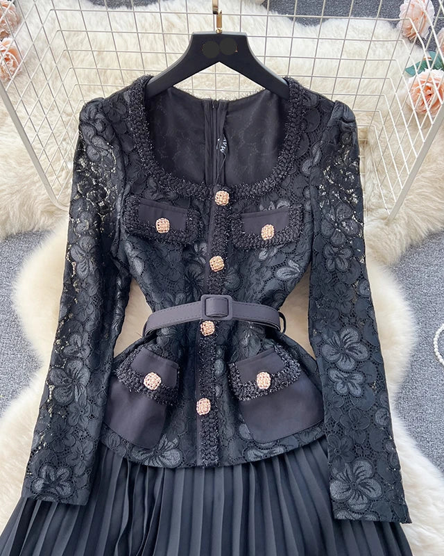 Vestido Renda Elegante – Gola Quadrada, Botões Decorativos e Cintura Franzida