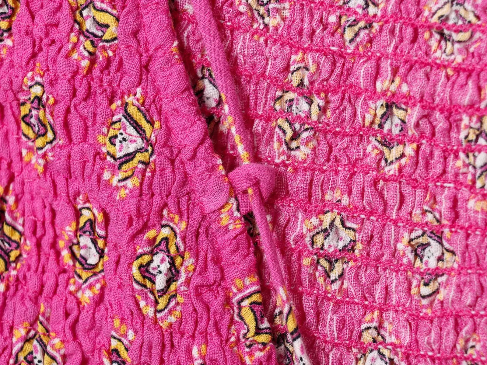 Conjunto Essence – Top Estampado em Favo & Saia Midi de Cintura Alta