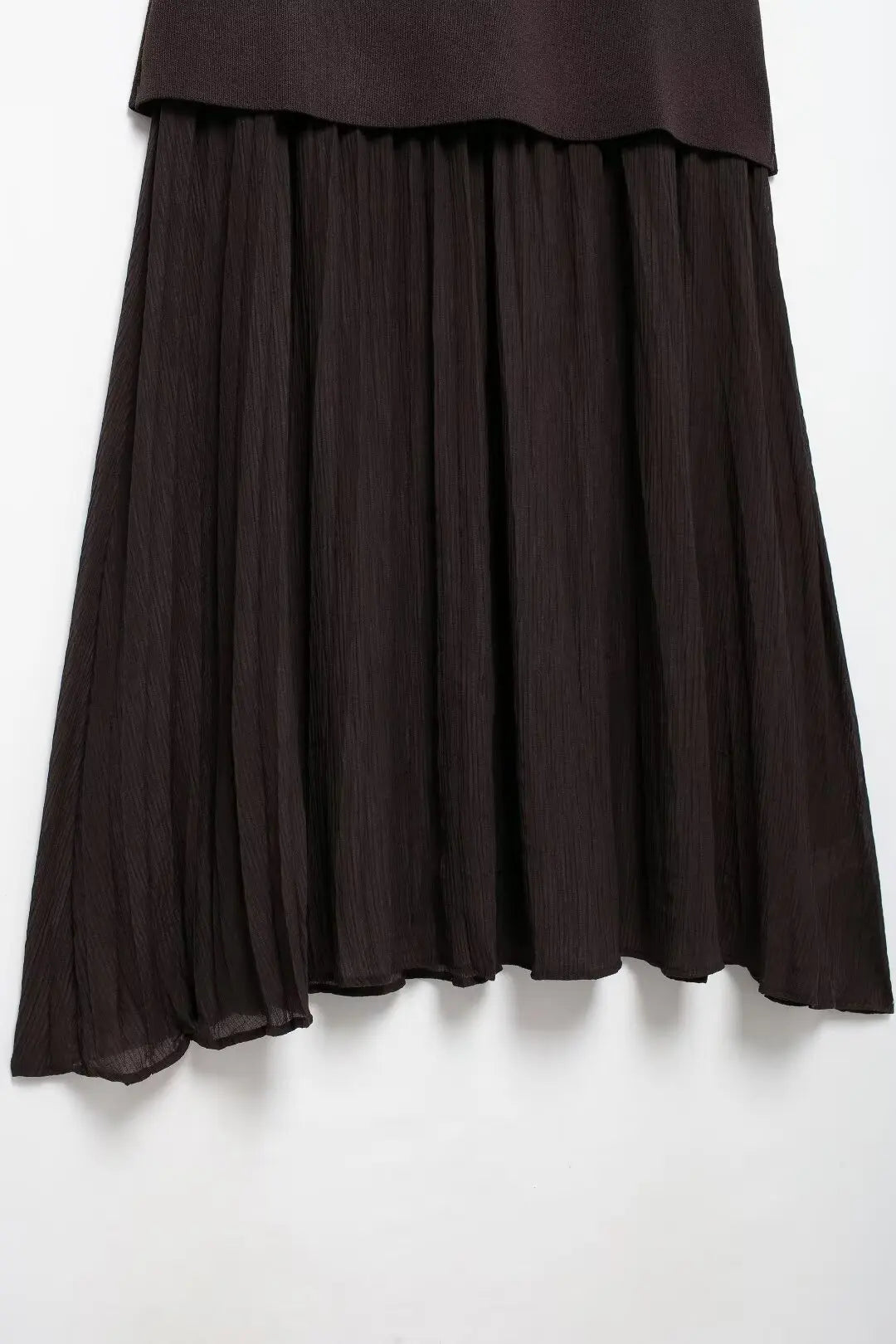 Conjunto – Toque Retrô Elegante, Blusa Tricotada Sem Mangas + Saia Longa Moderna