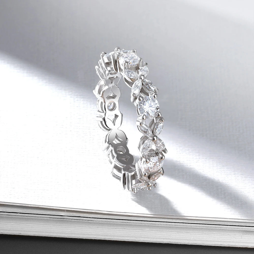 Anel Eternity com Trevo Prata 925 – Joia Fina e Elegante