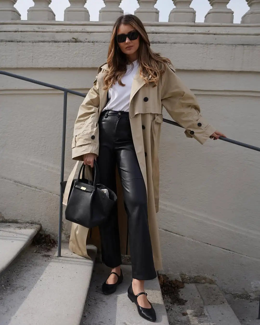 Trench Coat Feminino Slim com Gola e Cinto