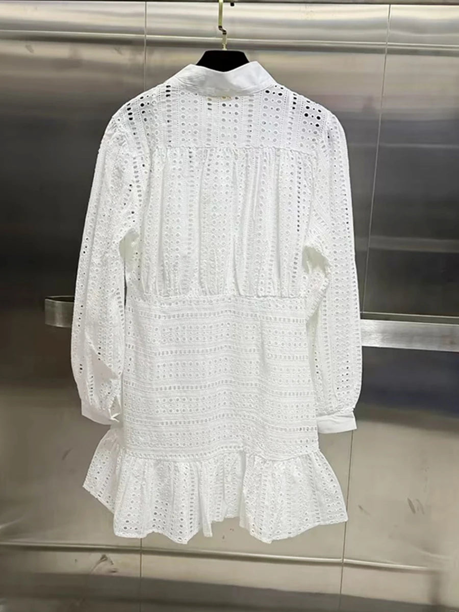 Vestido Curto  e Manga Bufante – Sofisticação Moderna com Toque Romântico