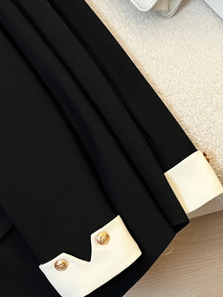 Blazer Botões Dourados com detalhe no Punho -  Elegância e sofisticação