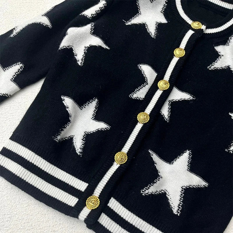 Cardigan Tricot com Botões Dourados – Estilo Sofisticado