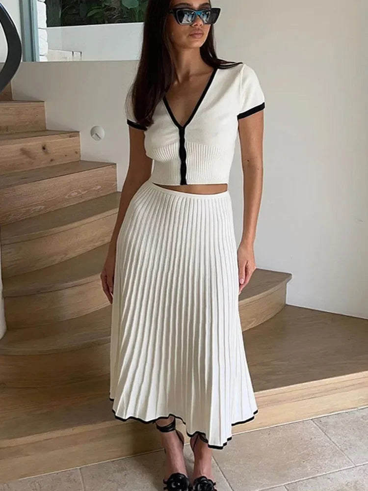 Conjunto Tricô - Saia Plissada e Cropped