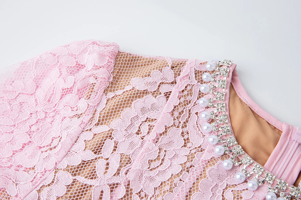 Renda com Pérolas e Strass Bordados à Mão, Gola Redonda, Manga Curta