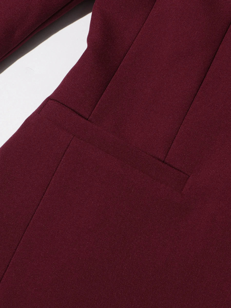 Conjunto de Alfaiataria – Blazer com Gola Alta e Calça de Cintura Alta com Botões Decorativos