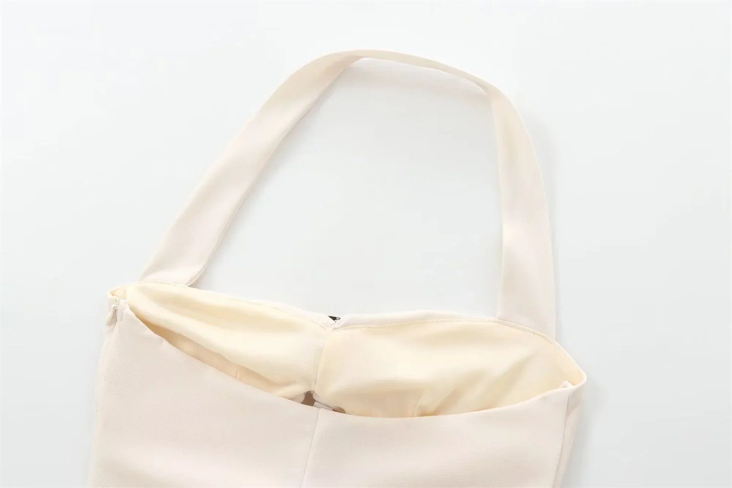 Regata Frente única com Detalhes busto - Novidade