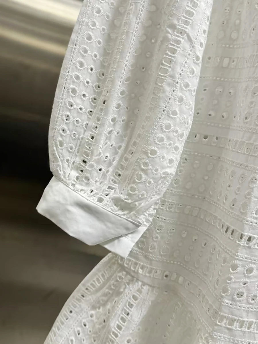 Vestido Curto  e Manga Bufante – Sofisticação Moderna com Toque Romântico