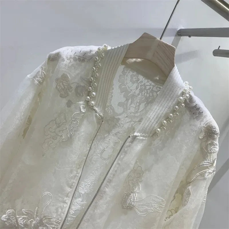 Jaqueta com Bordado e Pérolas – Elegância em um Só Look