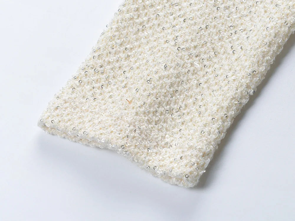 Vestido Tweed com Pérolas e Botões de Cristal – Silhueta Slim e Elegância Atemporal