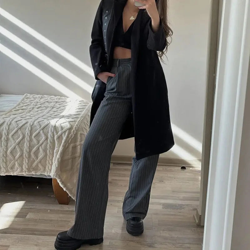 Calça de Alfaiataria Listrada – Cintura Alta e Silhueta Wide Leg Elegante