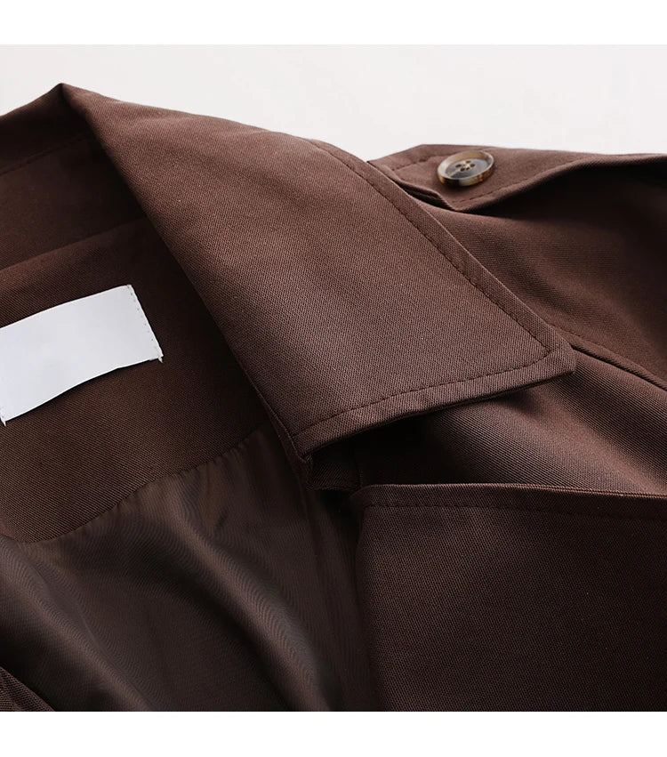 Trench Coat Feminino Curto com Design Transpassado – Estilo e Elegância para Meia-Estação