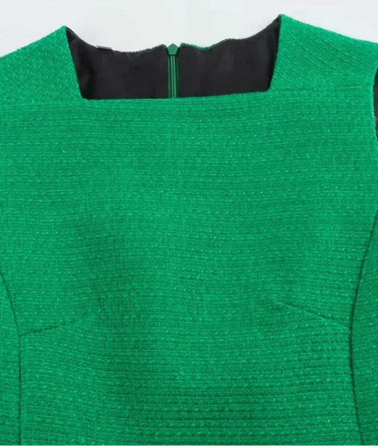 Vestido Tubinho Com decote quadrado - Novidade