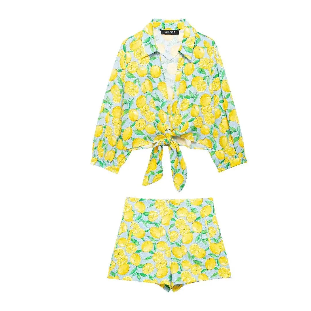 Conjunto Verão – Camisa Estampada com Amarração + Shorts de Cintura Alta