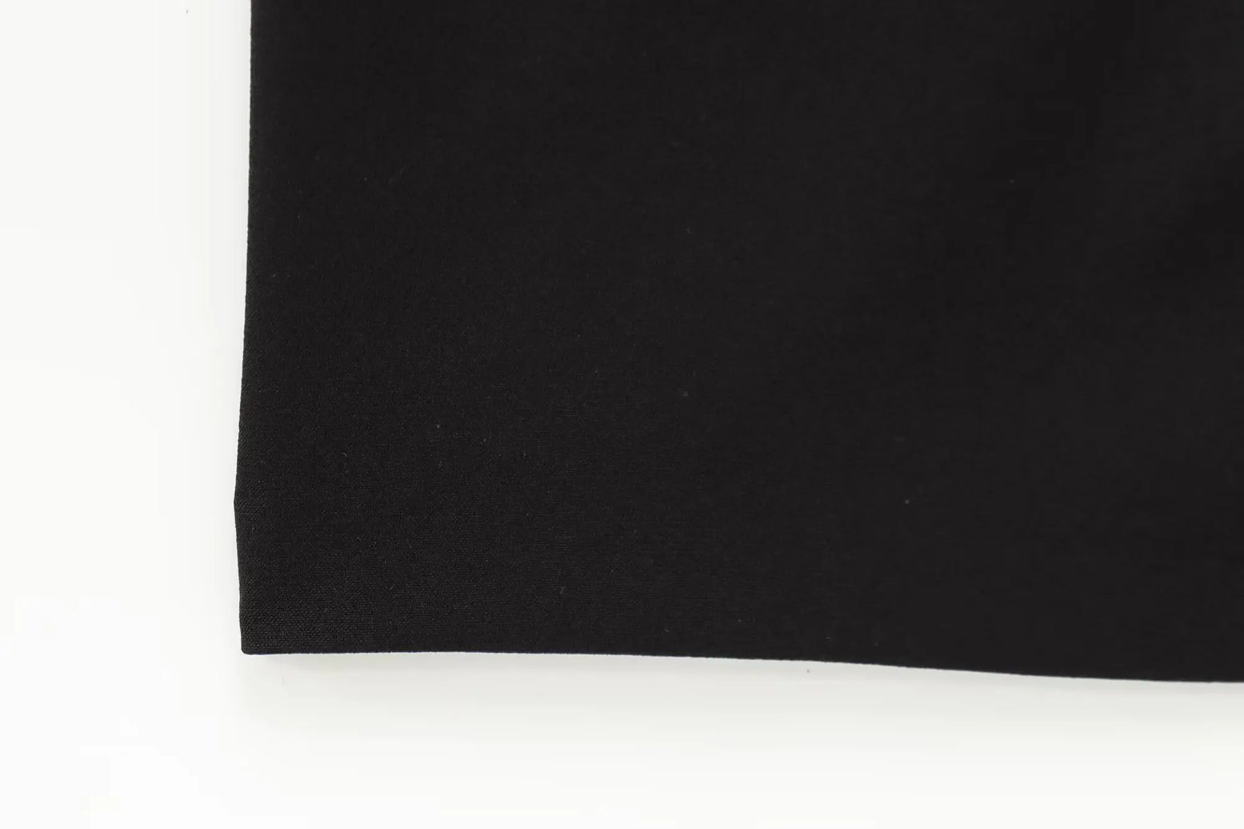 Vestido Midi com Cinto e Fenda – Elegância e Estilo em Cada Detalhe