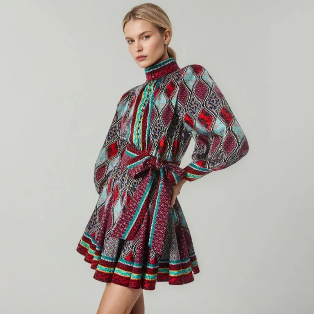 Vestido Casual com Estampa Colorida - Gola Alta e Manga Comprida