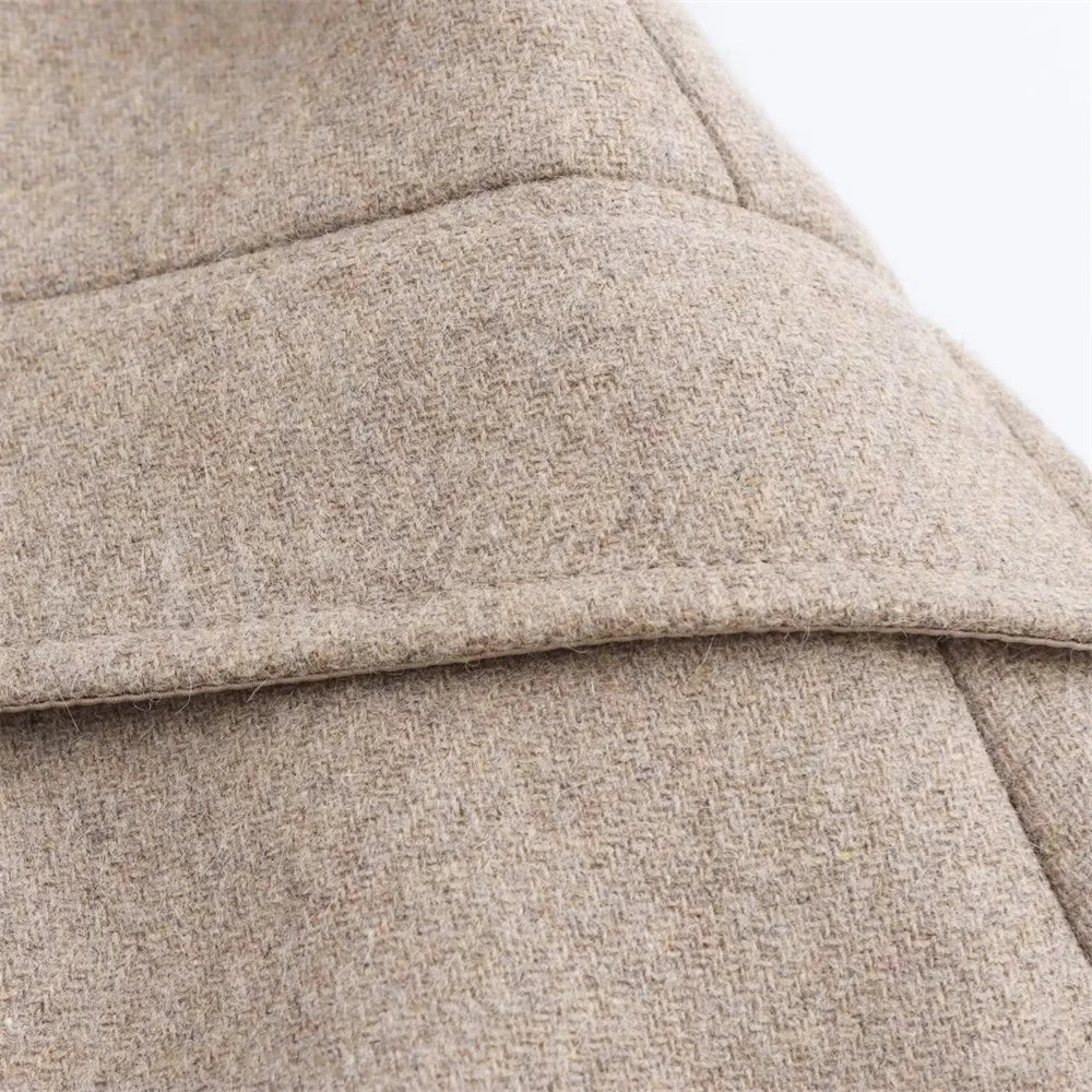 Sobretudo Feminino com Cinto e Gola de Pelo – Outono/Inverno