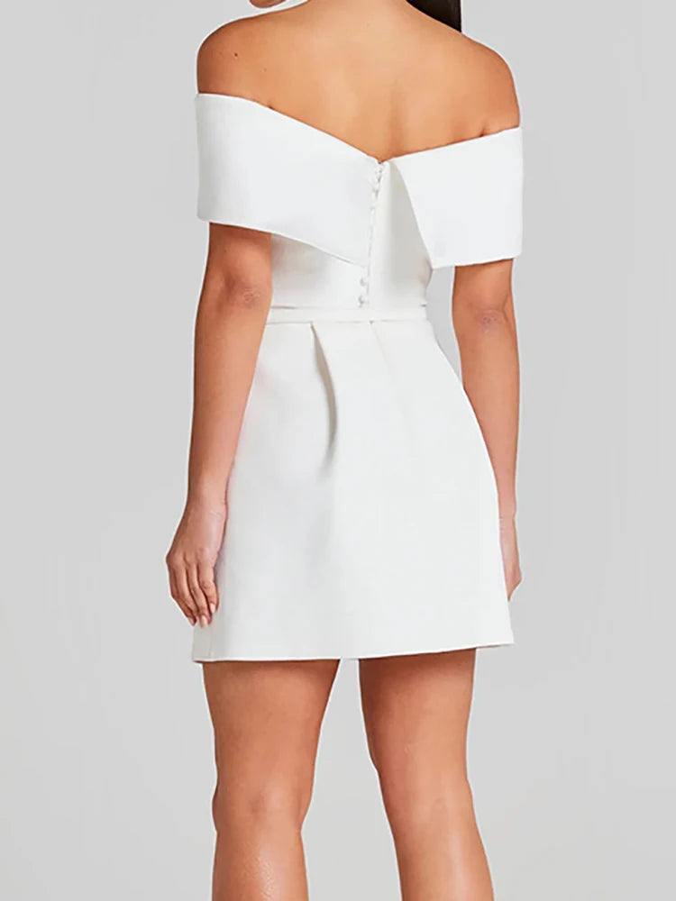 Vestido Ombro a Ombro – Elegância e Charme Atemporal