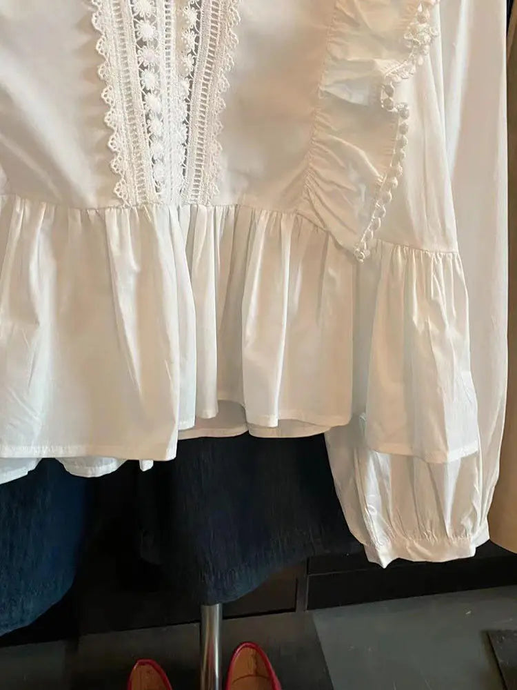 Blusa com Babados e Decote em V – Elegância Casual