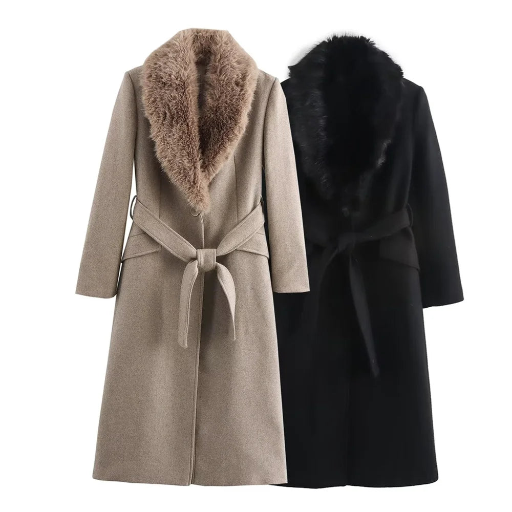 Sobretudo Feminino com Cinto e Gola de Pelo – Outono/Inverno