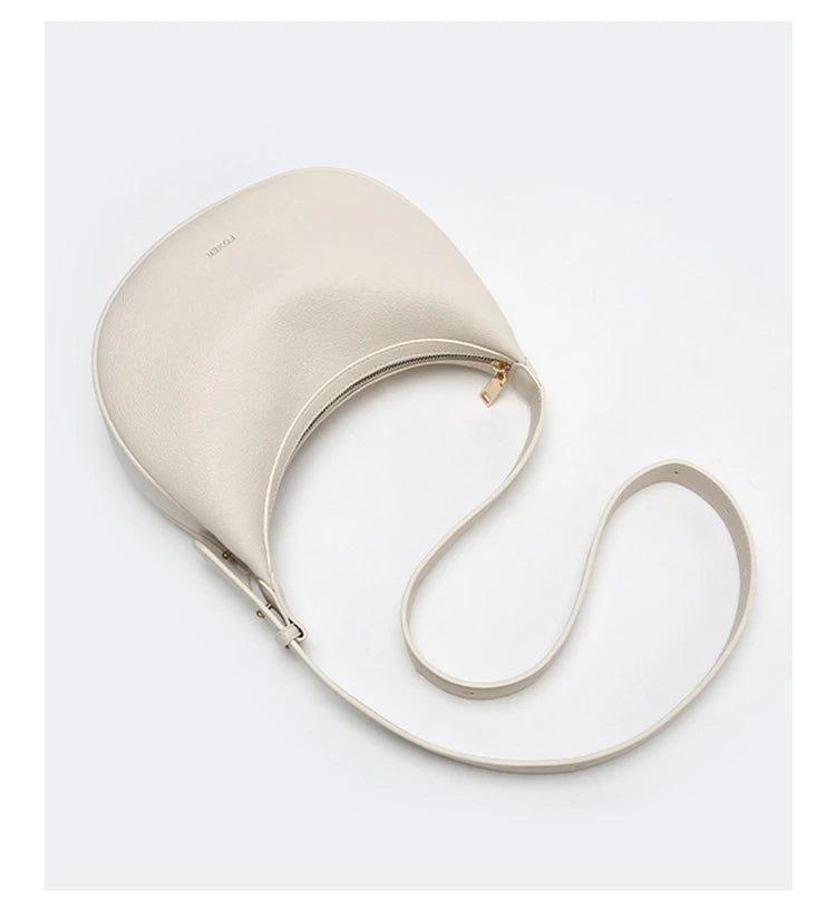 Bolsa – Modelo Meia-Lua, Estilo Crossbody, Elegante