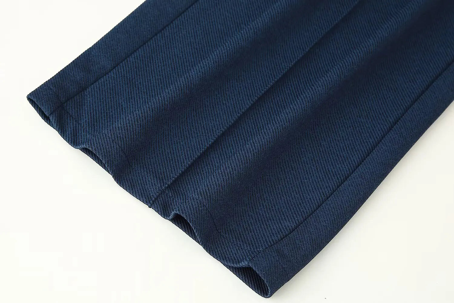 Conjunto Alfaiataria Linéa Classique - Top Curto com Botões & Calça Flare de Cintura Média