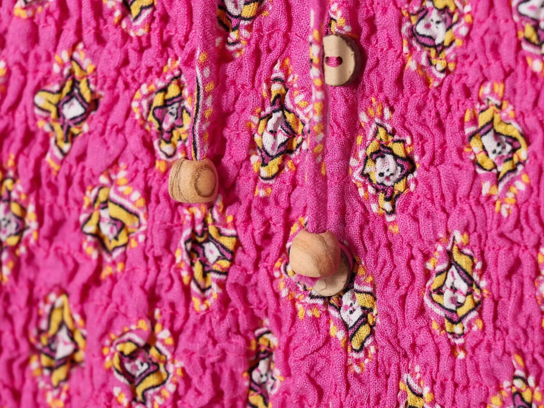 Conjunto Essence – Top Estampado em Favo & Saia Midi de Cintura Alta