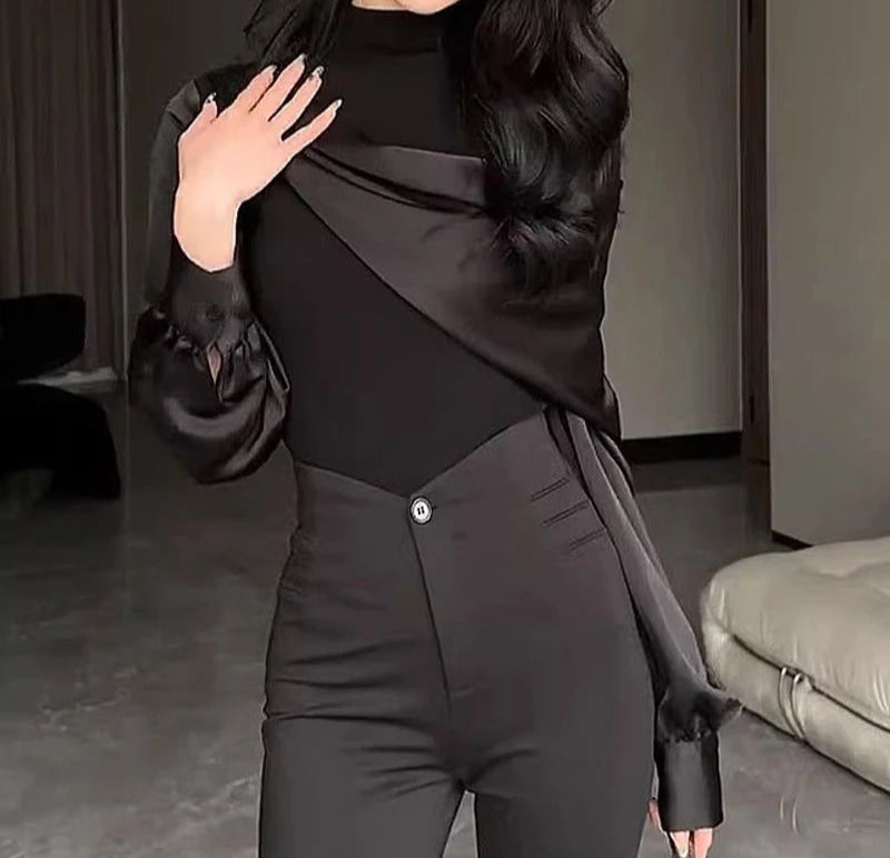 Blusa Preta com Gola Alta Média – Elegância Sofisticada para o Dia a Dia