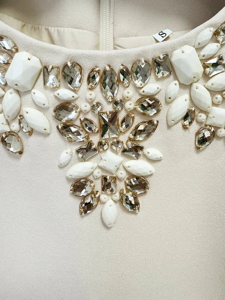 Vestido Bordado à Mão – Elegância e Sofisticação