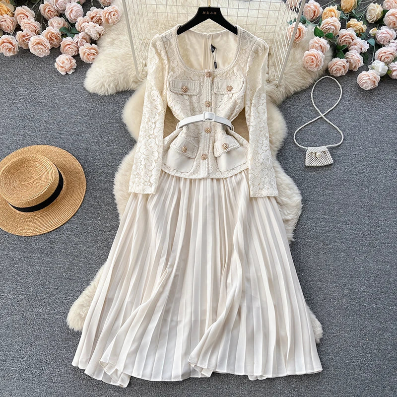 Vestido Renda Elegante – Gola Quadrada, Botões Decorativos e Cintura Franzida
