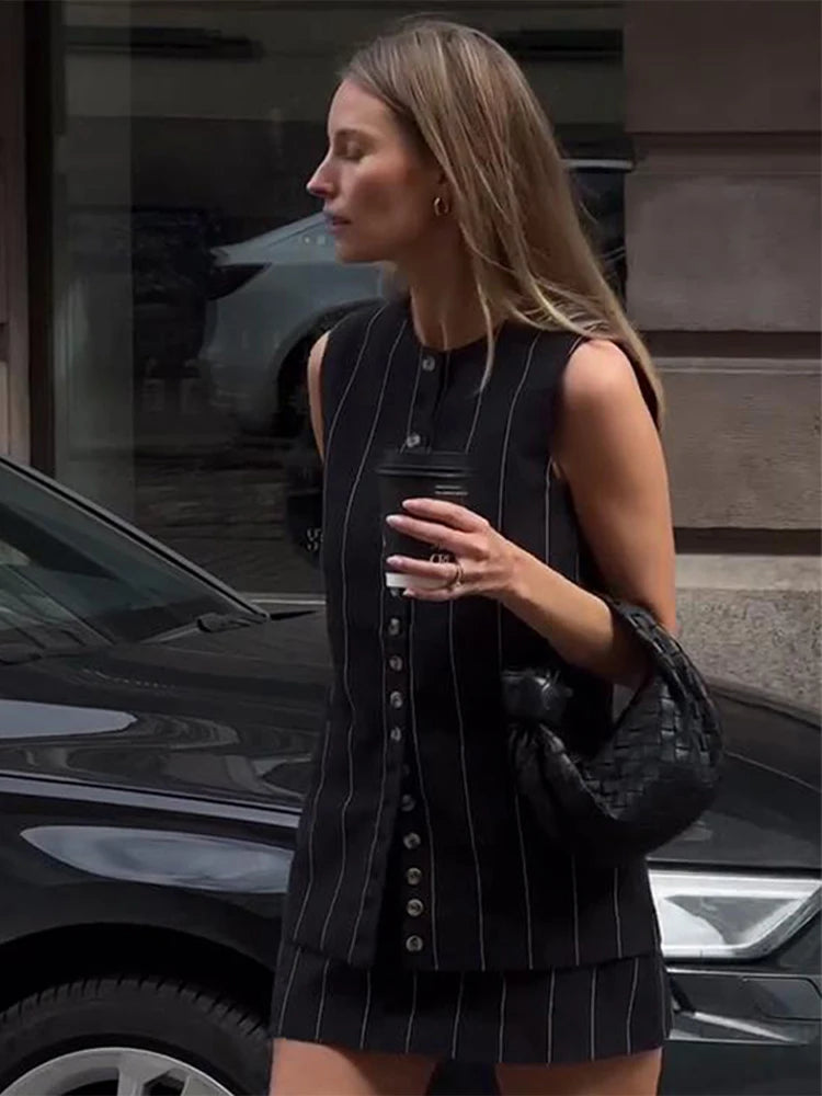 Conjunto Listrado - Colete e Mini Saia, Sem Mangas, Casual Elegante