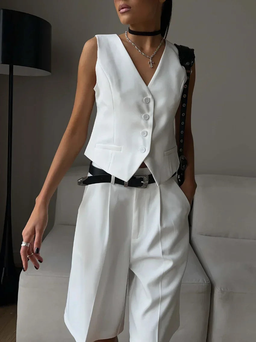 Conjunto Alfaiataria bermuda e colete elegante