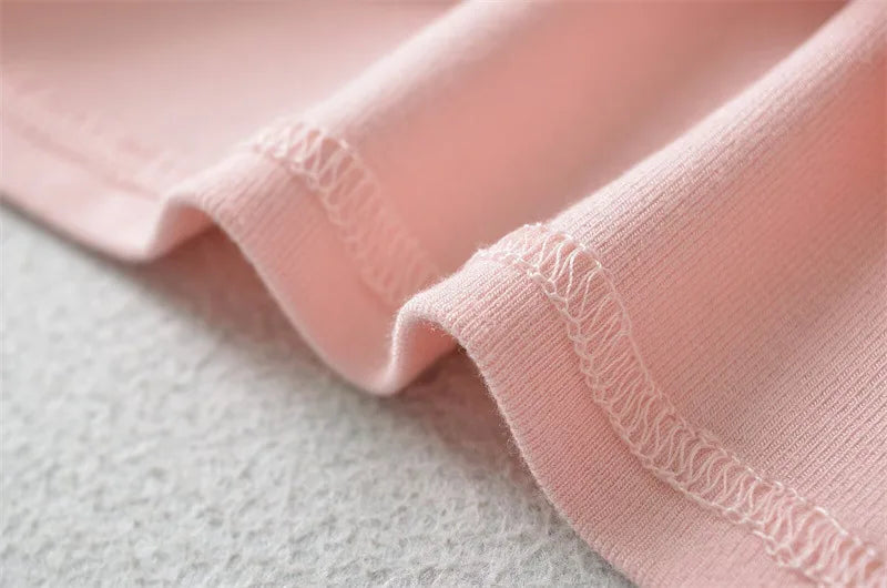 Camiseta Feminina com Torção Frontal – Estilo e Versatilidade para o Verão