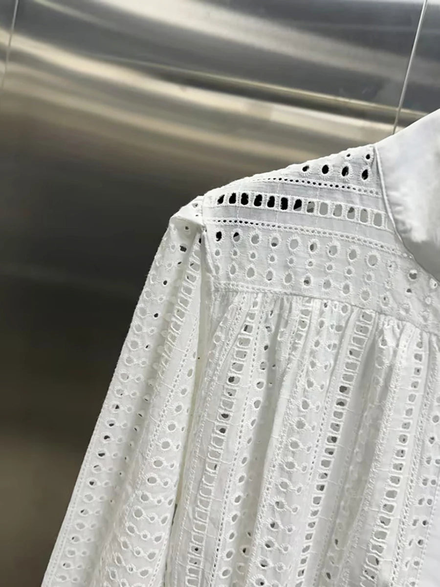 Vestido Curto  e Manga Bufante – Sofisticação Moderna com Toque Romântico