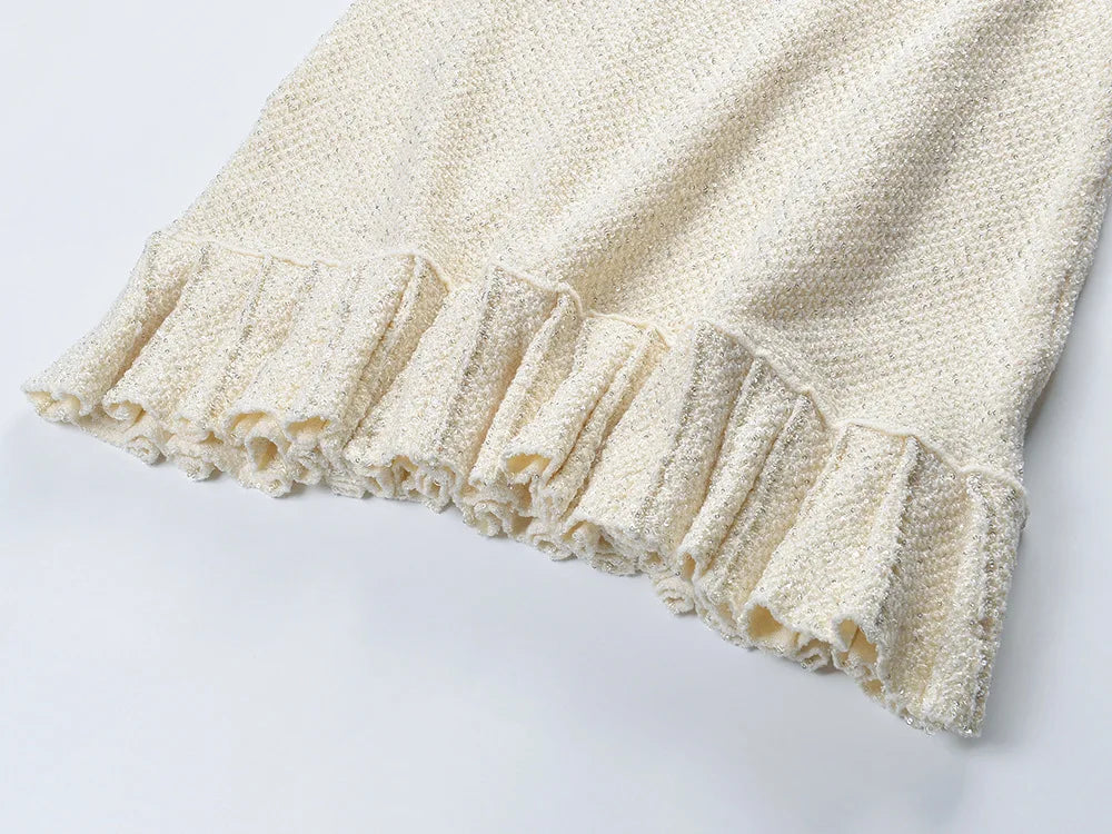 Vestido Tweed com Pérolas e Botões de Cristal – Silhueta Slim e Elegância Atemporal