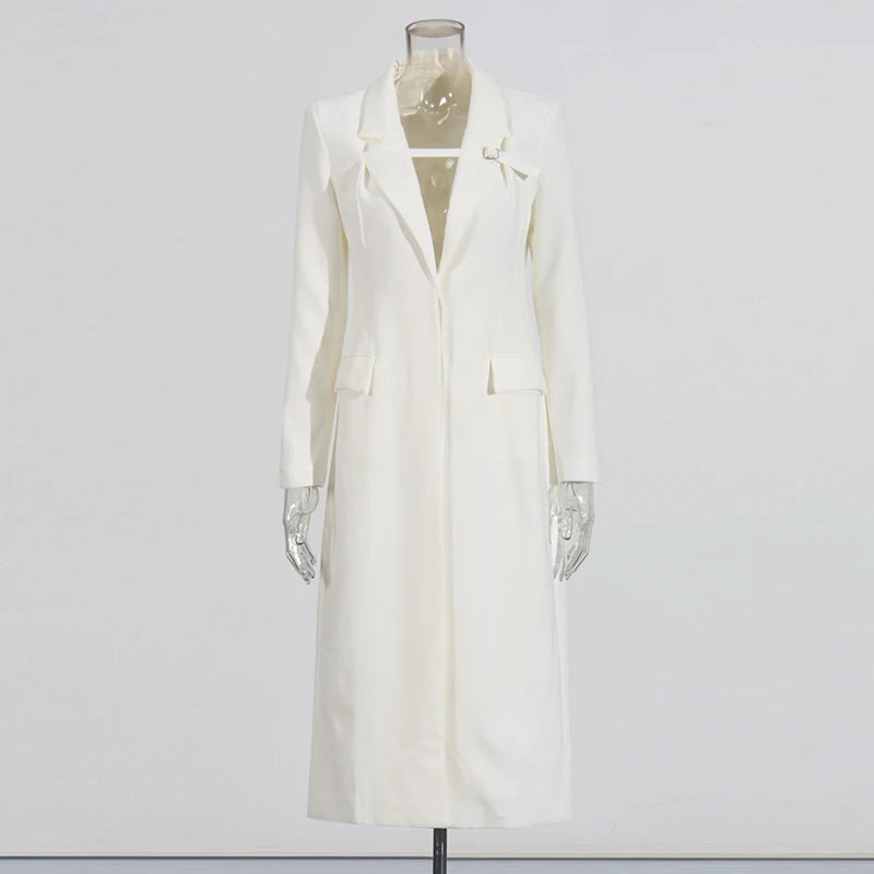 Trench Coat com Cinto – Design Elegante e Silhueta Acinturada