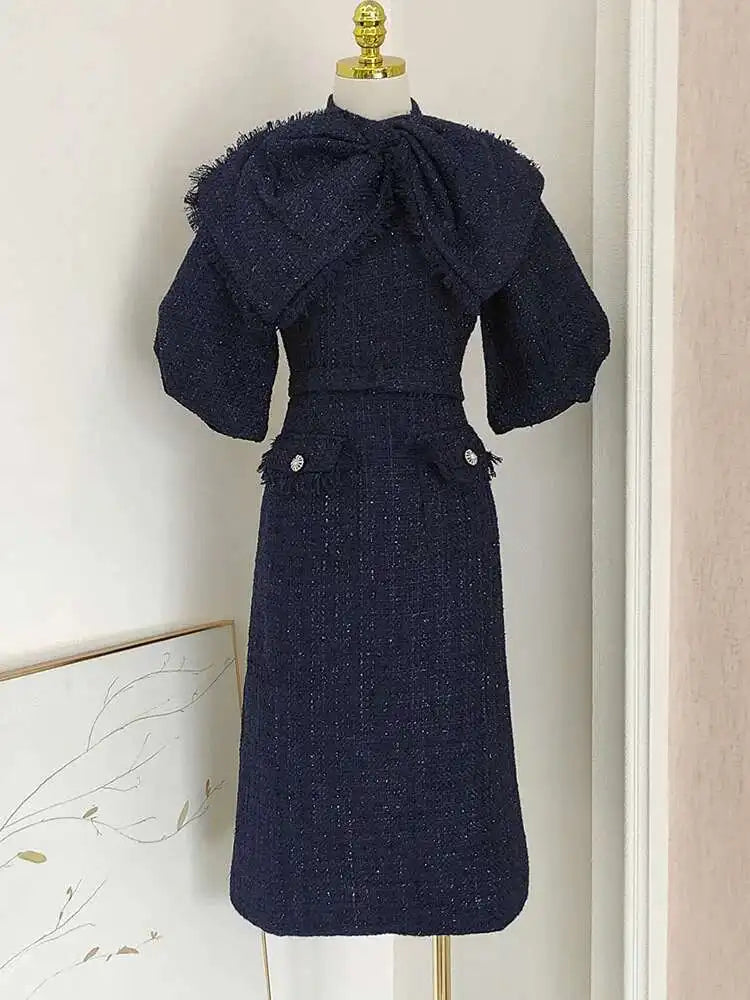Vestido Tweed – Laço com Tassel, Manga Bufante, Cintura Alta, Slim Vintage Elegante