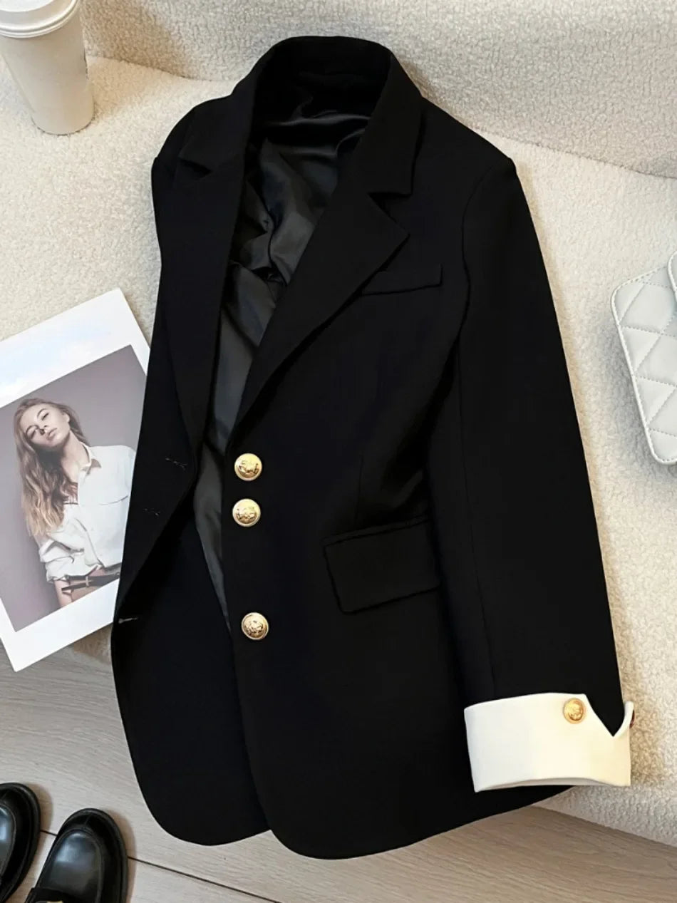 Blazer Botões Dourados com detalhe no Punho -  Elegância e sofisticação