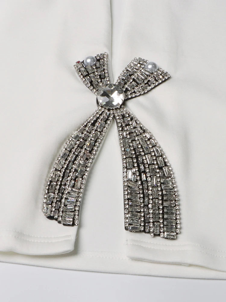 T-shirt Feminina Bordada à Mão com Cristais – Elegância e Exclusividade