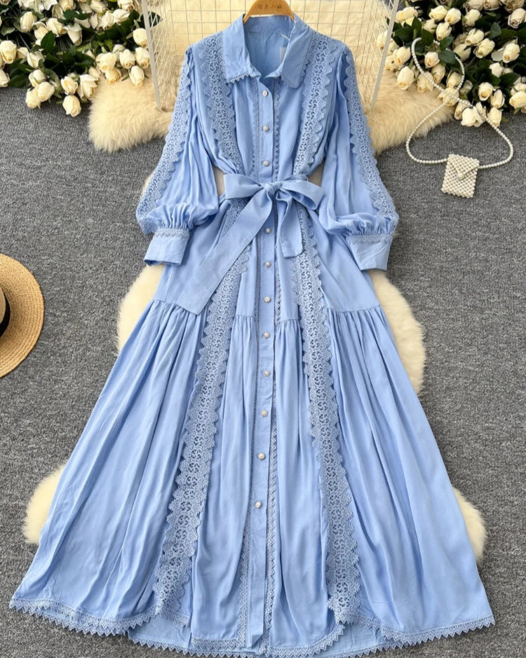Vestido Longo com Renda e Botões Frontais – Modelagem A-line e Cintura Ajustável