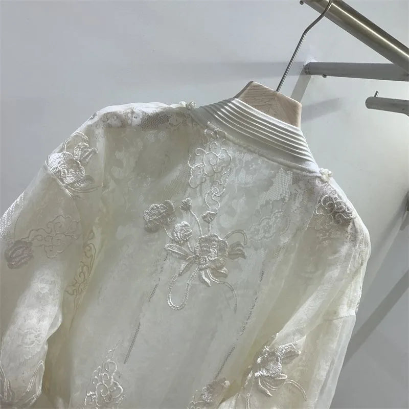 Jaqueta com Bordado e Pérolas – Elegância em um Só Look