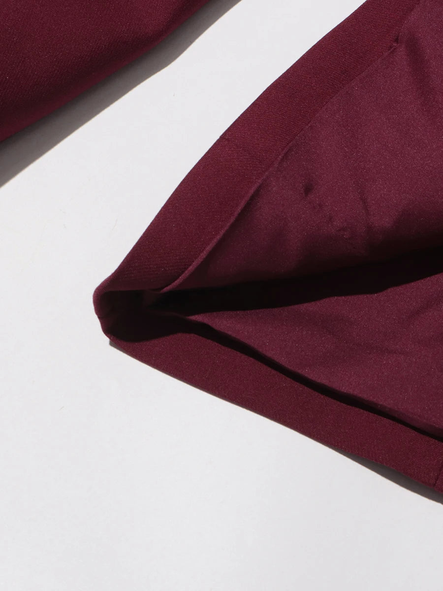 Conjunto de Alfaiataria – Blazer com Gola Alta e Calça de Cintura Alta com Botões Decorativos