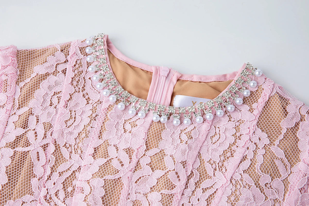 Renda com Pérolas e Strass Bordados à Mão, Gola Redonda, Manga Curta